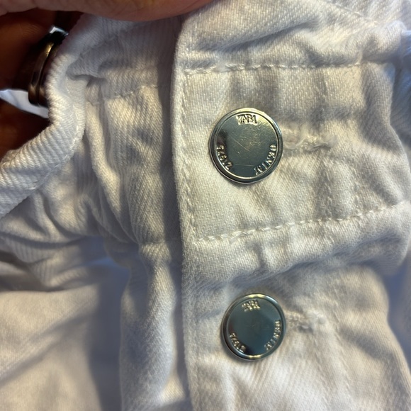 NWOT Zara Buttoned Paperbag Baggy White High Waist Short Size 6 - Picture 8 of 11